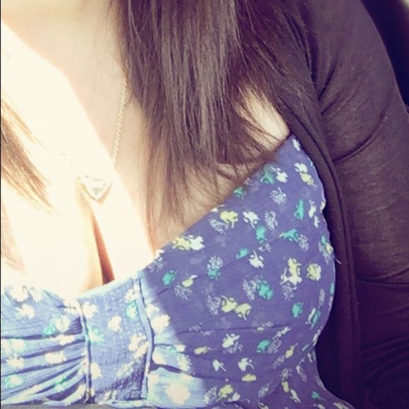 American Eagle adorable Flowy Camisole. Small. EUC - Picture 4 of 4